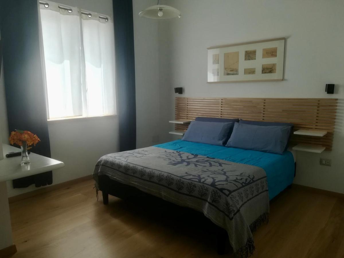 Domo Sul Porto Bed & Breakfast Стинтино Екстериор снимка
