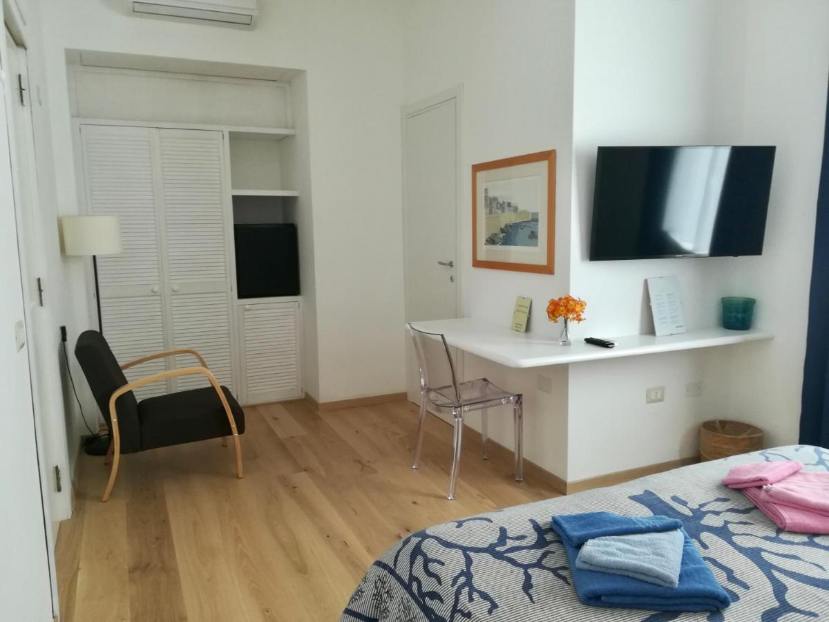 Domo Sul Porto Bed & Breakfast Стинтино Екстериор снимка