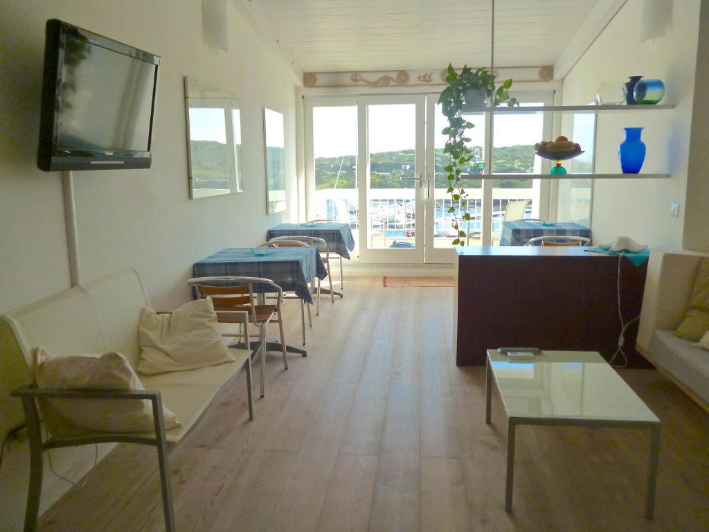 Domo Sul Porto Bed & Breakfast Стинтино Екстериор снимка