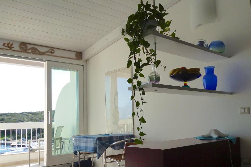 Domo Sul Porto Bed & Breakfast Стинтино Екстериор снимка