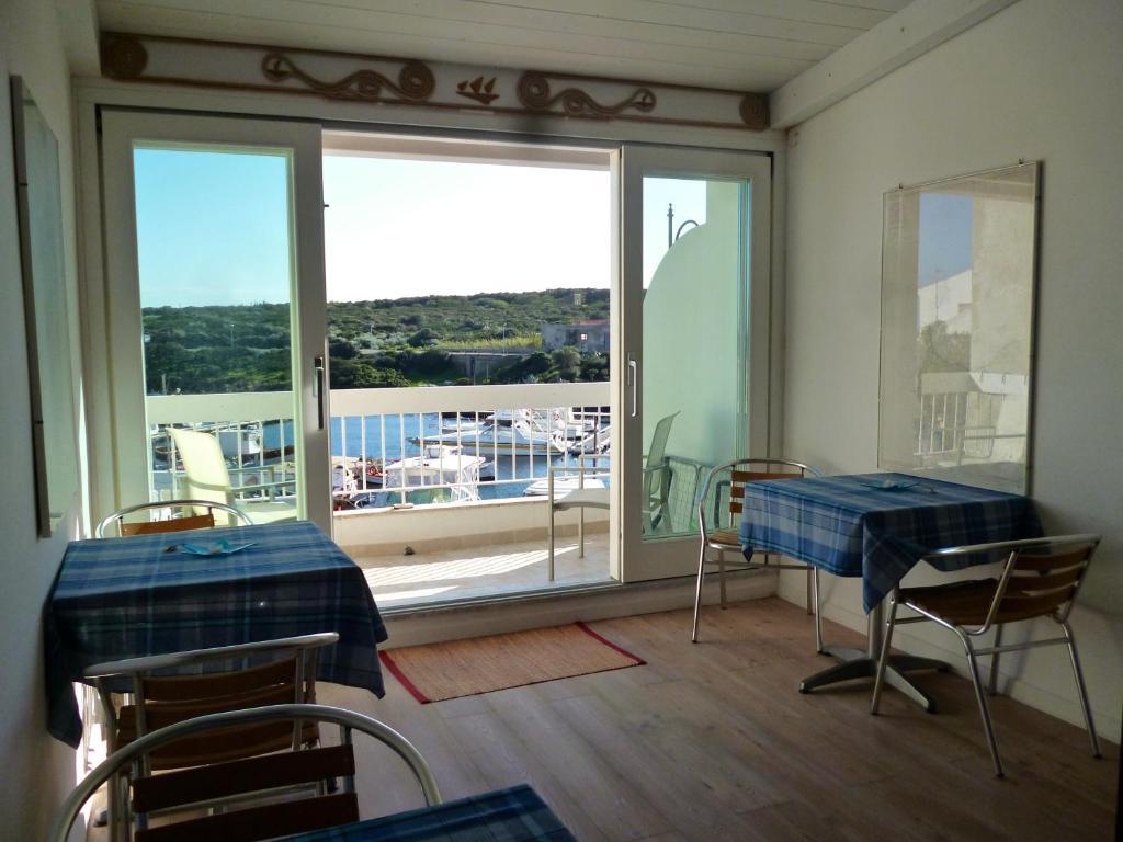 Domo Sul Porto Bed & Breakfast Стинтино Екстериор снимка