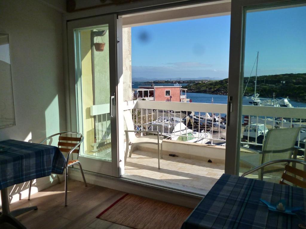 Domo Sul Porto Bed & Breakfast Стинтино Екстериор снимка