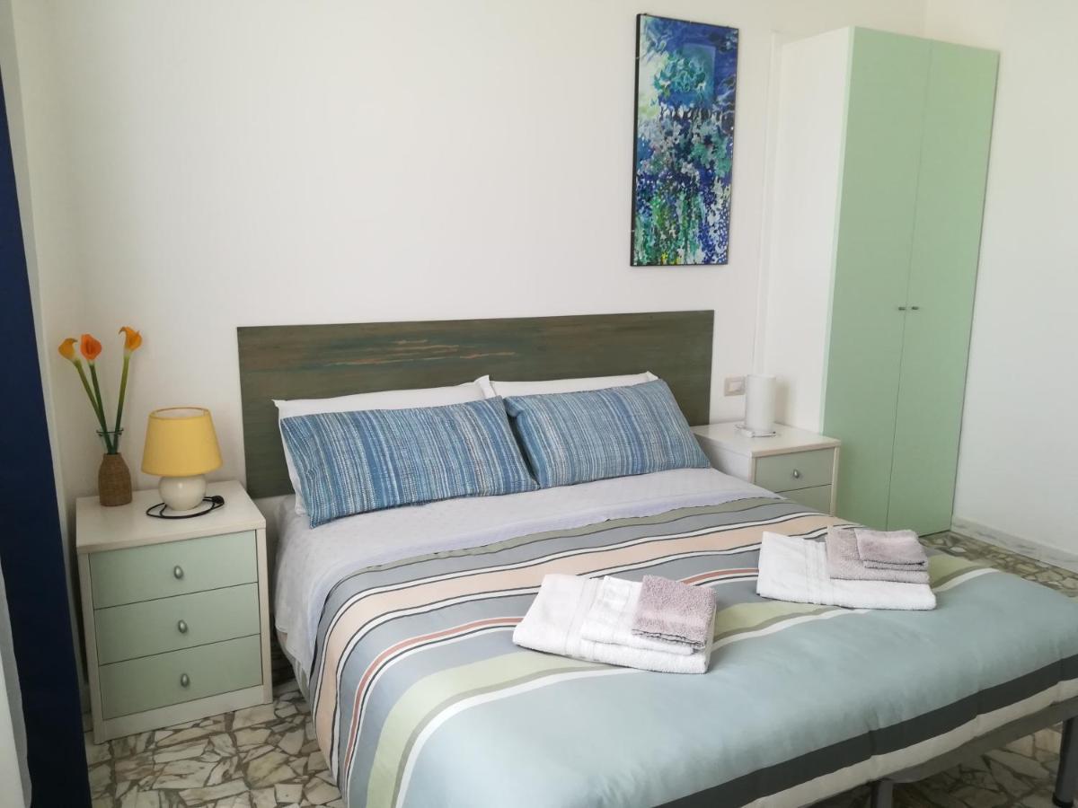 Domo Sul Porto Bed & Breakfast Стинтино Екстериор снимка