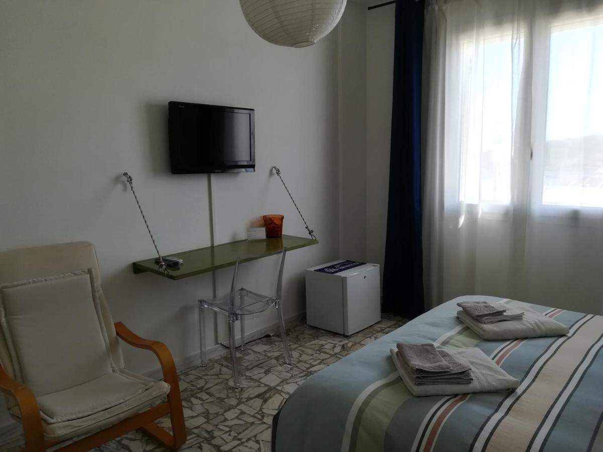 Domo Sul Porto Bed & Breakfast Стинтино Екстериор снимка
