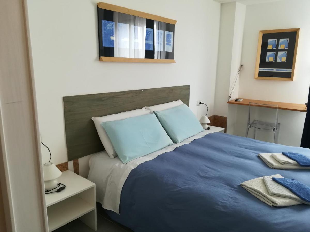 Domo Sul Porto Bed & Breakfast Стинтино Екстериор снимка
