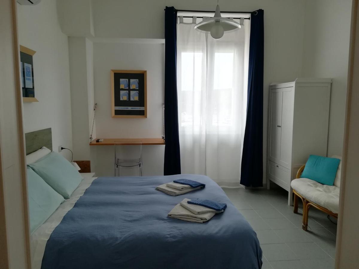 Domo Sul Porto Bed & Breakfast Стинтино Екстериор снимка